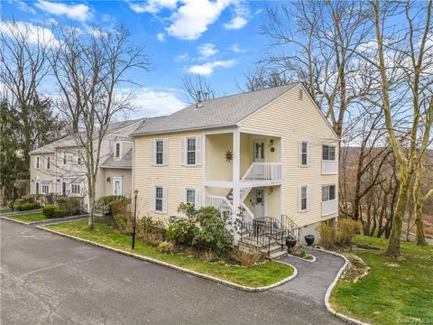 84 Carrollwood Dr, Greenburgh, NY 10591