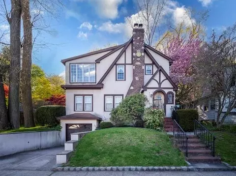 27 Clinton Ave, Greenburgh, NY 10706