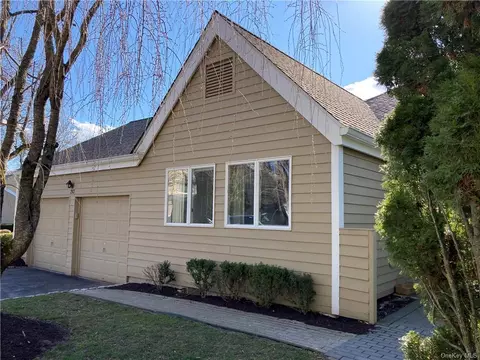 213 Aspen Ter, Poughkeepsie, NY 12601