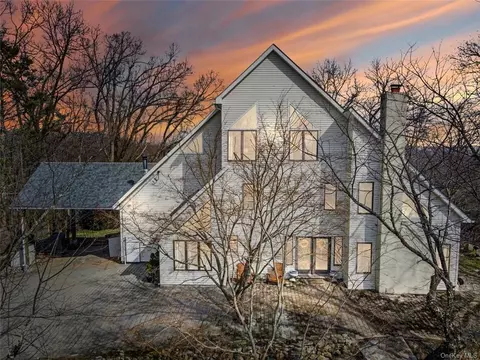85 Lakeview Dr, Tomkins Cove, NY 10986