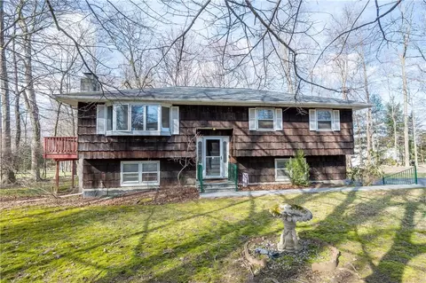 29 Ridgeview Rd, Southeast, NY 10509