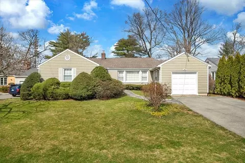 24 Ria Dr, White Plains, NY 10605