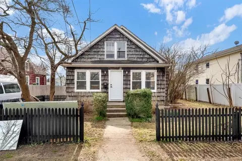 78 W 4th St, Huntington Station, NY 11746