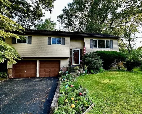 39 Robin Rd, Poughkeepsie, NY 12601