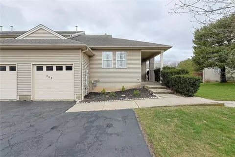 285 Crestwood Ct, Fishkill, NY 12524