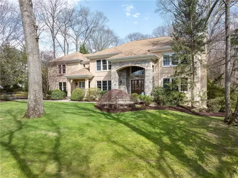 10 Park Ln, Harrison, NY 10604