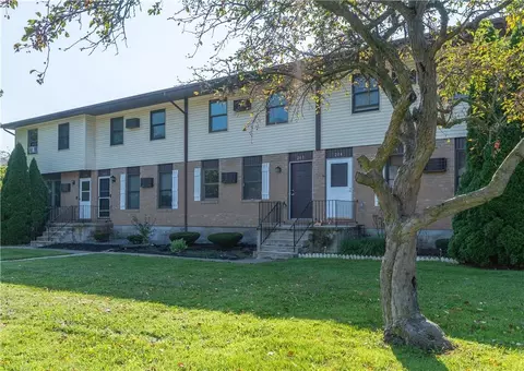 203 Parr Meadow Dr #2C, Newburgh, NY 12550
