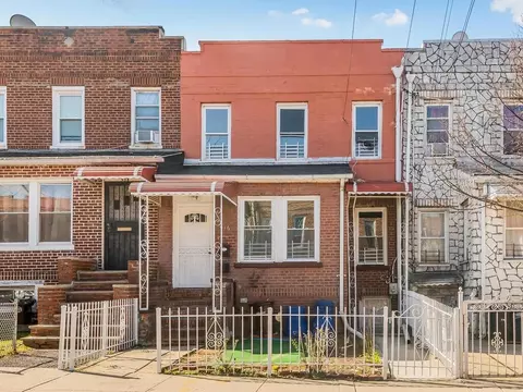 936 E 221st St, New York, NY 10469