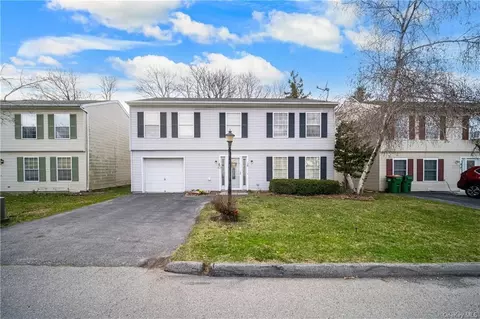 6 Mews Aly, Poughkeepsie, NY 12603
