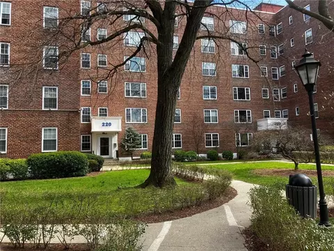 220 Pelham Rd #1E, New Rochelle, NY 10805