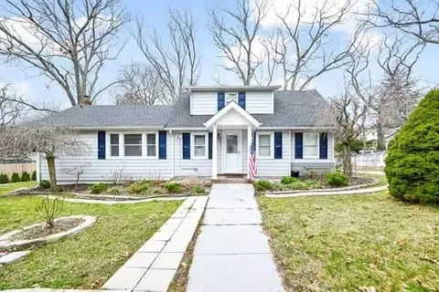 120 Lower Rocky Point Rd, Sound Beach, NY 11789