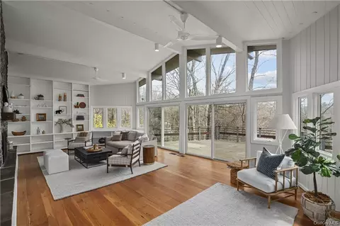 30 Robin Hood Rd, Pound Ridge, NY 10576