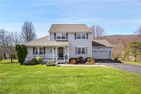 86 W Deer Trl, Pawling, NY 12564