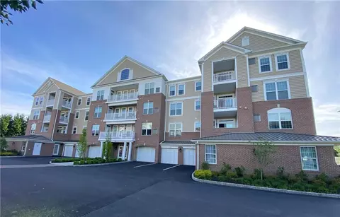 522 Regency Dr, Fishkill, NY 12524