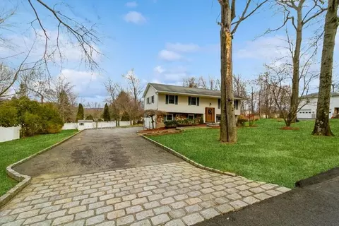 110 Jennifer Ct, Yorktown, NY 10598