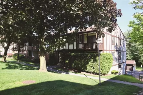631 Sierra Vista Ln, Clarkstown, NY 10989