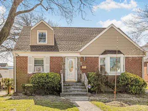 461 Peninsula Blvd, Lynbrook, NY 11563