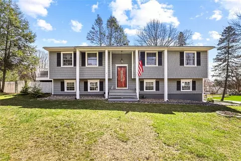 705 Toni Ct, Yorktown, NY 10598