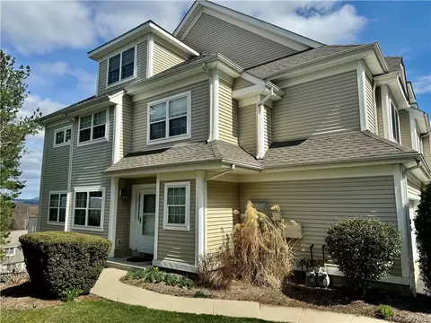 85 Crystal Hill Dr, Pomona, NY 10970