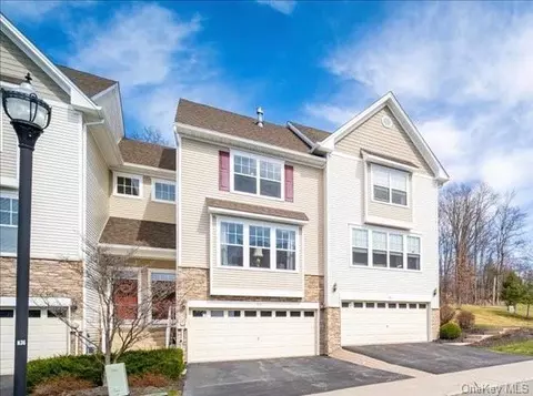 1810 Hawthorn Way, New Windsor, NY 12553