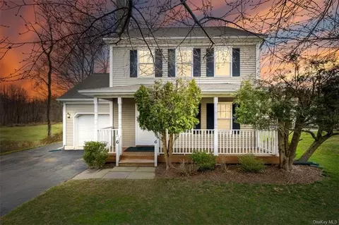 6 Sheldon Gln, Beekman, NY 12570