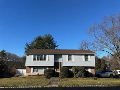 28 Chimney Ridge Dr, Clarkstown, NY 10954
