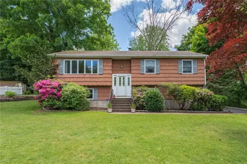 1433 Mohawk Rd, Yorktown, NY 10547