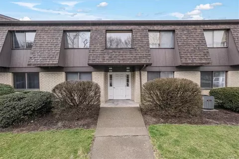 414 Cherry Hill Dr, Poughkeepsie, NY 12603