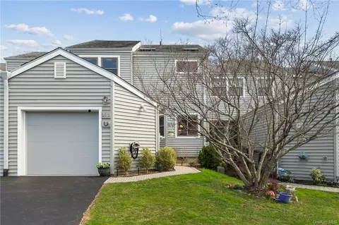 192 Horseshoe Cir, Ossining, NY 10562