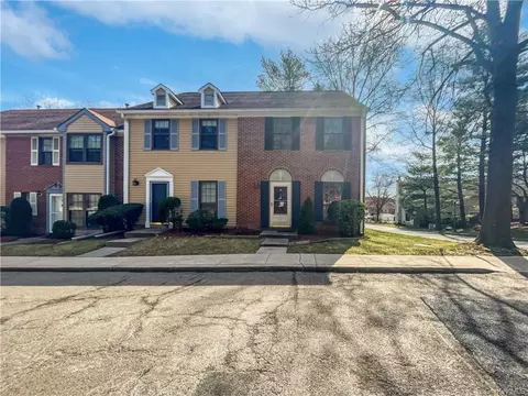 6 Juniper Ct, Peekskill, NY 10566