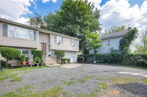 10 Johnson St, Ramapo, NY 10977
