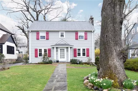 26 Maplewood Ave, Greenburgh, NY 10522