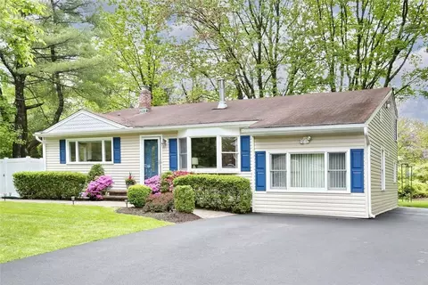 69 Rennert Ln, Clarkstown, NY 10954
