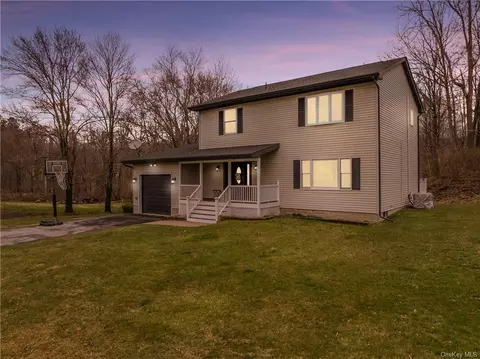6 Howard Dr, Newburgh, NY 12550