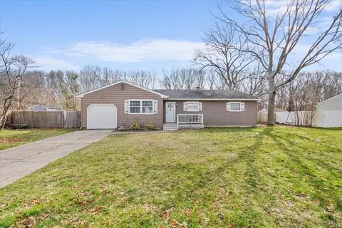 55 Bellwood Ave, Centereach, NY 11720