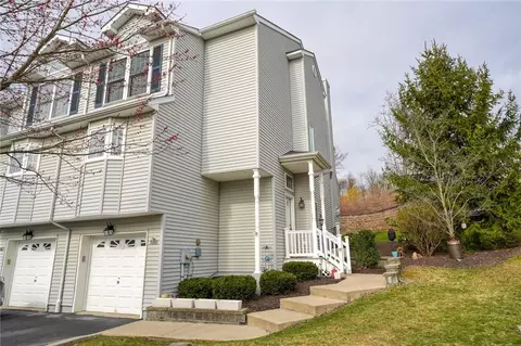 5000 John Hancock Ct, New Windsor, NY 12553