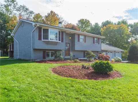 4 Windmill Rd, Poughkeepsie, NY 12601