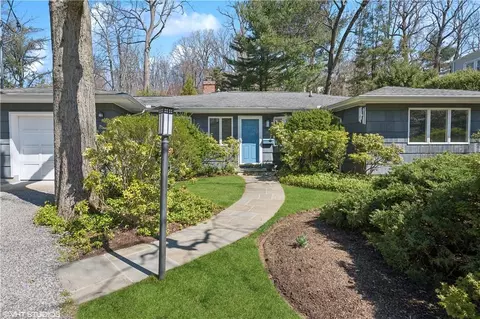 35 Crest Dr, Greenburgh, NY 10591