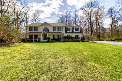 27 Robbie Rd, Cortlandt, NY 10567