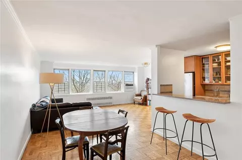 4555 Henry Hudson Pkwy #A605, New York, NY 10471