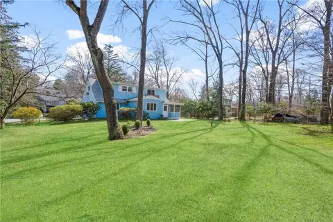 121 N Hampton Dr, Greenburgh, NY 10603