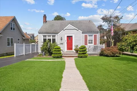18 Oak Ter, Ramapo, NY 10901