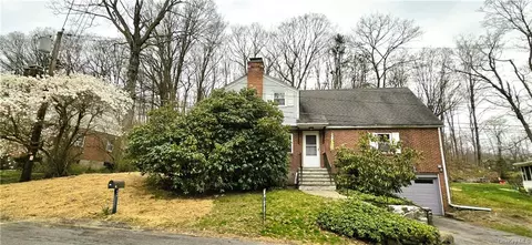302 Oak Ln, Newburgh, NY 12550