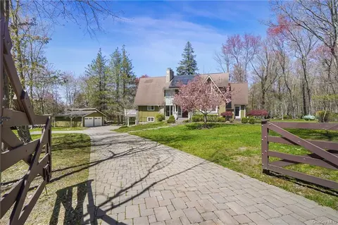 40 Lakeview Rd, North Salem, NY 10560