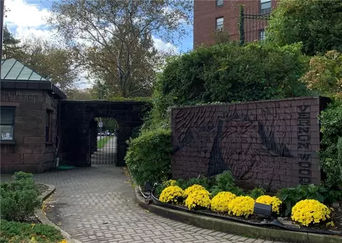 104 Pearsall Dr #2B, Mount Vernon, NY 10552