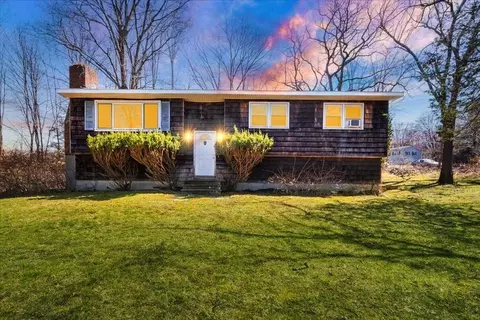 1 Park Cir, Crawford, NY 12549