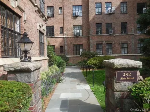 292 Main St #5G, White Plains, NY 10601