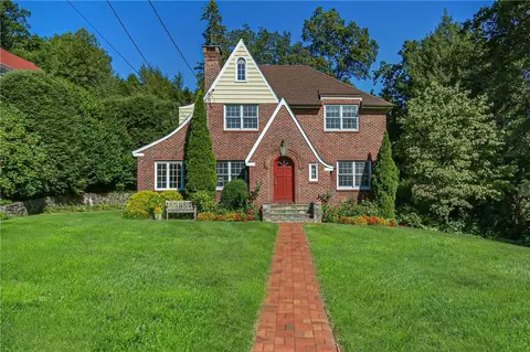 47 Sunrise Ave, Katonah, NY 10536