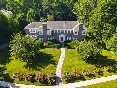 203 Elk Ave, New Rochelle, NY 10804