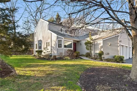 231 Horseshoe Cir, Ossining, NY 10562